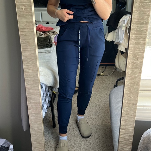 Med Couture Insight Jogger Scrubs - Picture 1 of 3